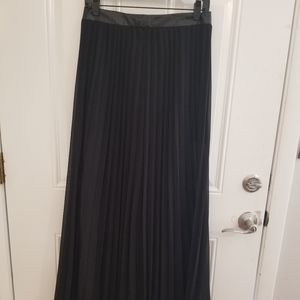 Luna Black Pleated Skirt